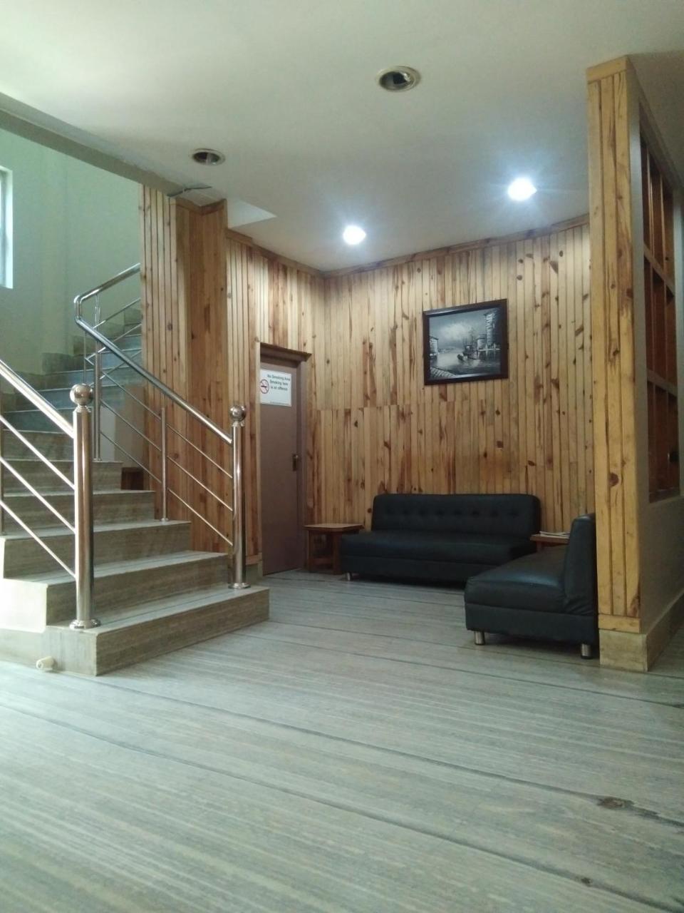 Hotel Pine Kohima ภายนอก รูปภาพ