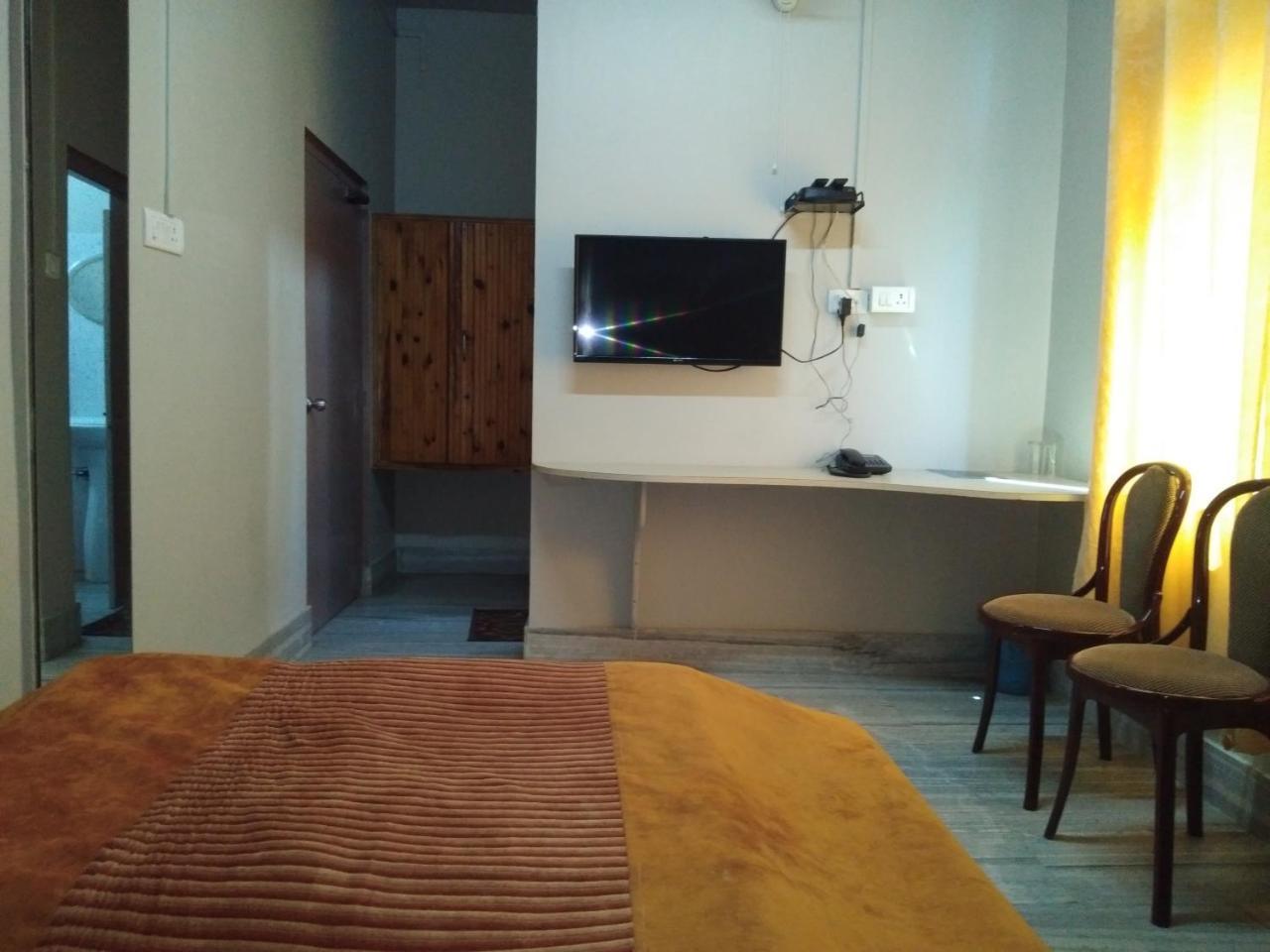 Hotel Pine Kohima ภายนอก รูปภาพ