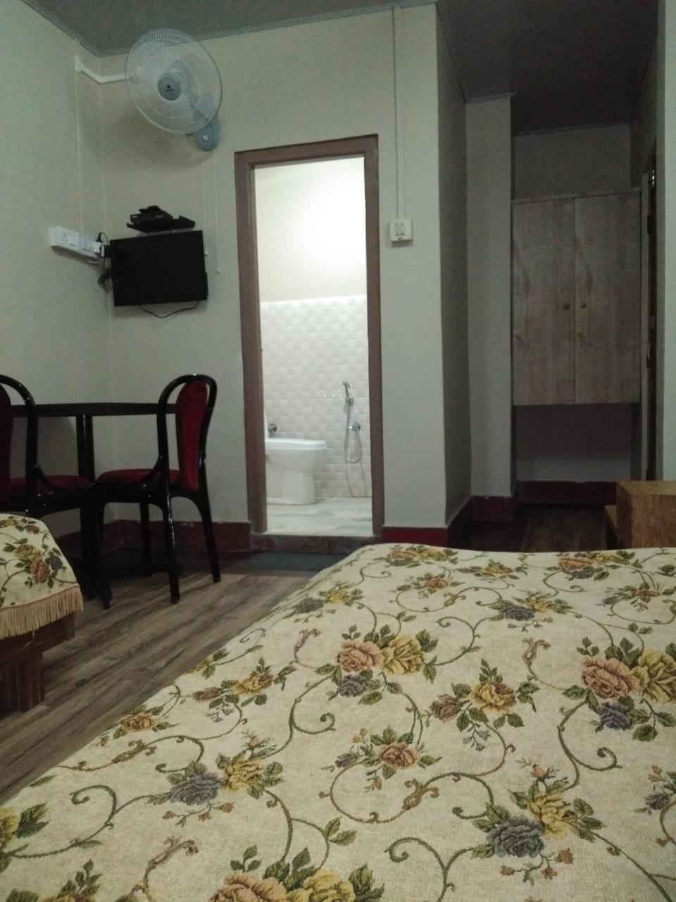 Hotel Pine Kohima ภายนอก รูปภาพ